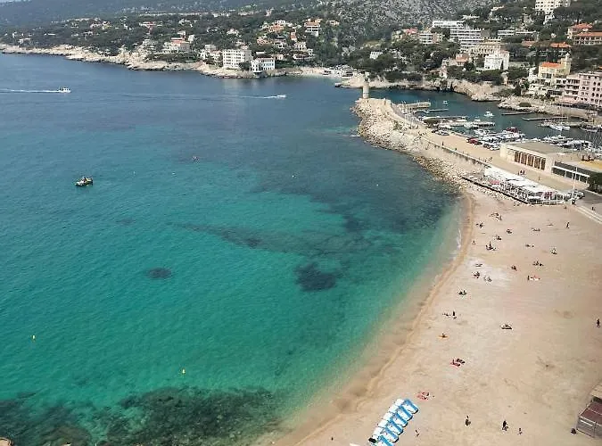 Cassis centre, superbe appartement neuf, 50m port.
