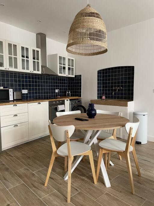 Apartment Centre, Superbe Neuf, 50m Port. *