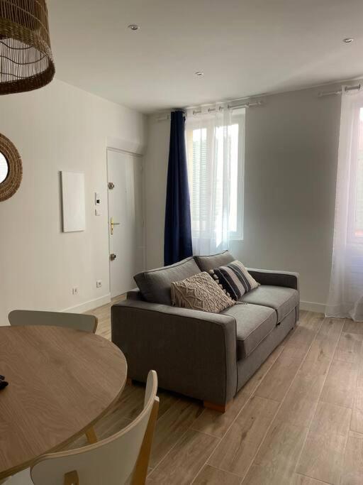 Centre, Superbe Neuf, 50m Port. Apartamento